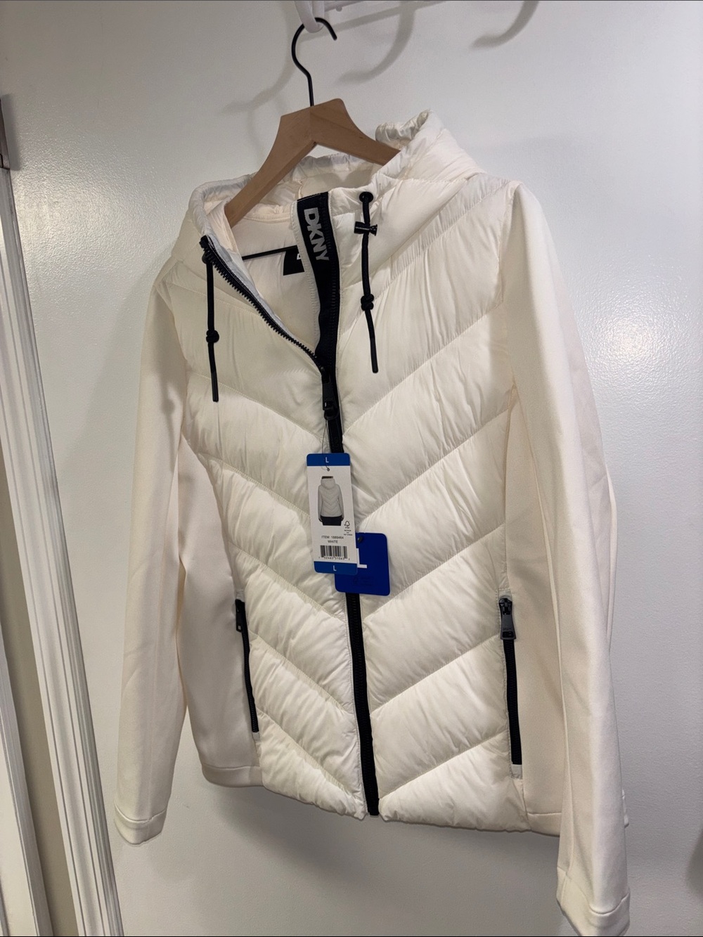 NWT DKNY Women's White Quilted Hooded Jacket with black zippers
